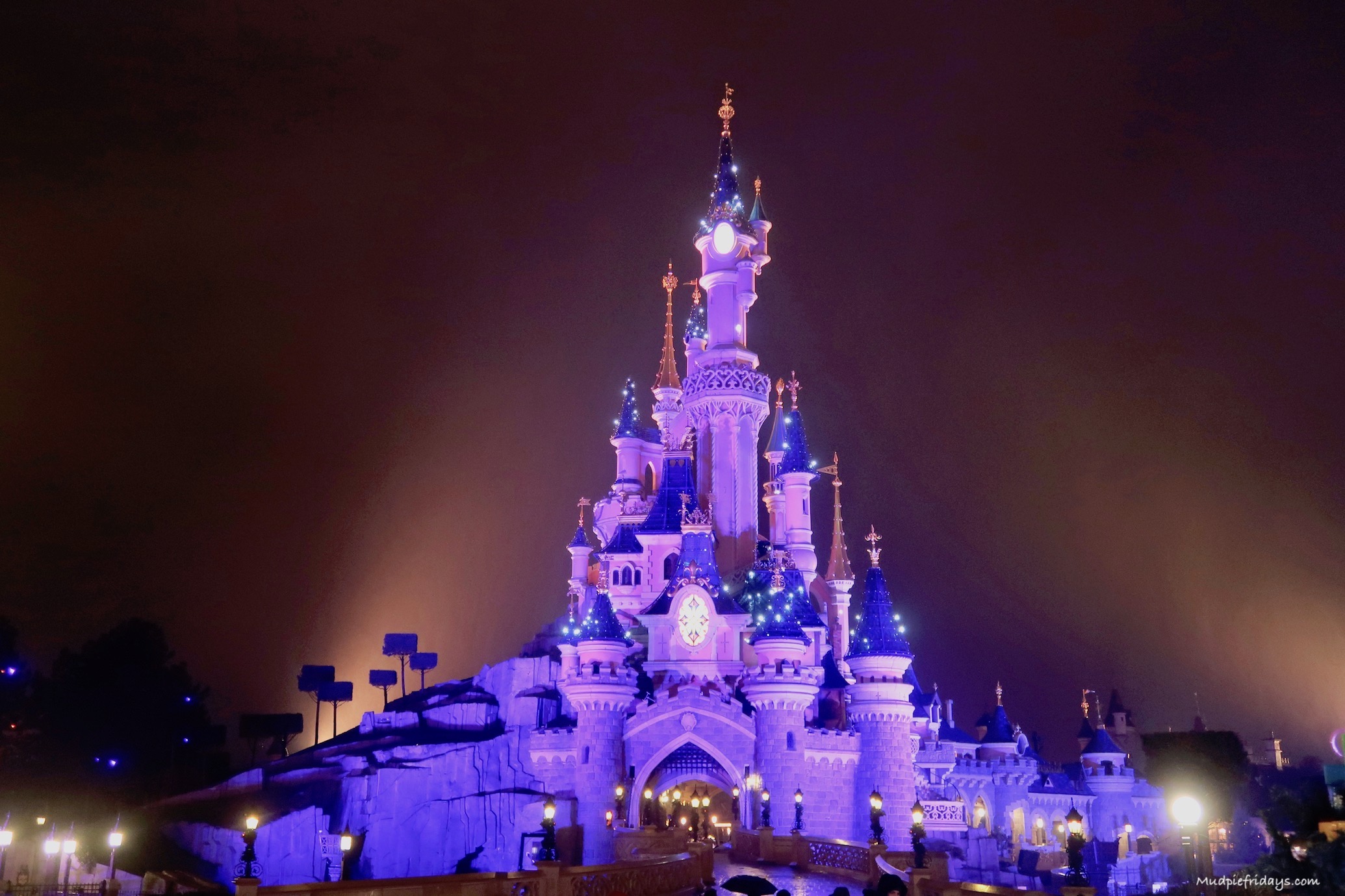 Disneyland Paris' Sleeping Beauty Castle by night : r/disney