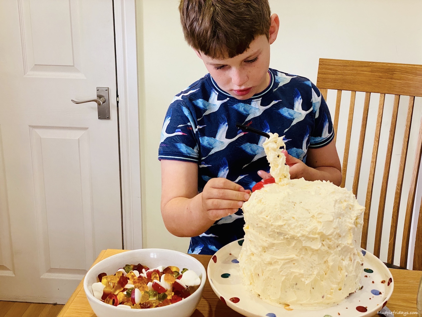 icing our haribo gravity cake including the straw with icing