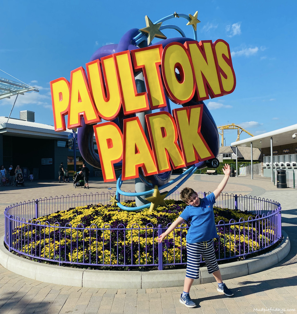 Paultons Park Sign