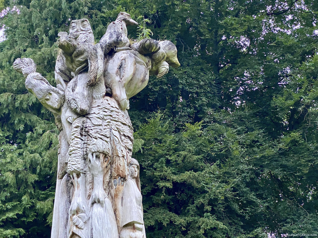 Carved tree in Buxton Park