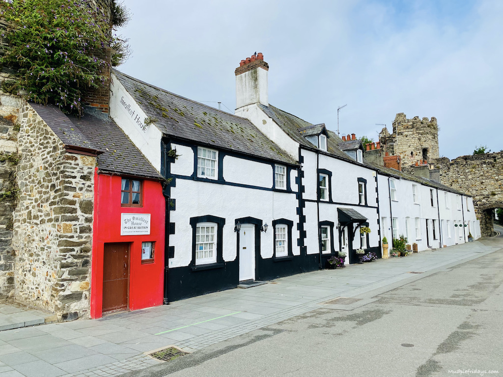 The smallest house in Great Britain compared to its neighbours