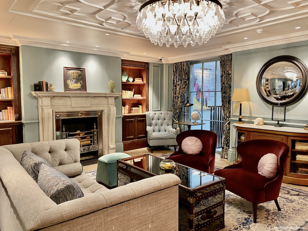 100 Queens Gate Hotel Reception Area