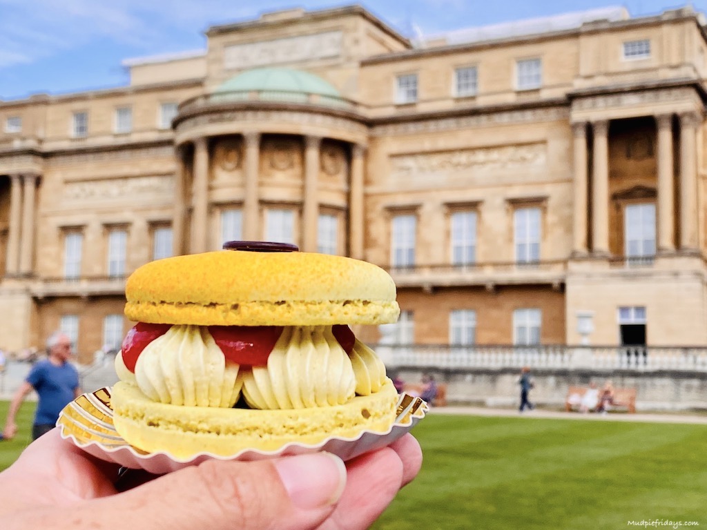 Cakes at Buckingham Palace in the garden