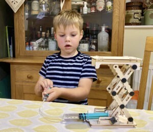 making MEL Science STEM course hydraulic lift
