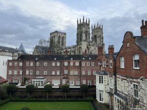 Walking York walls around the back of York Minister