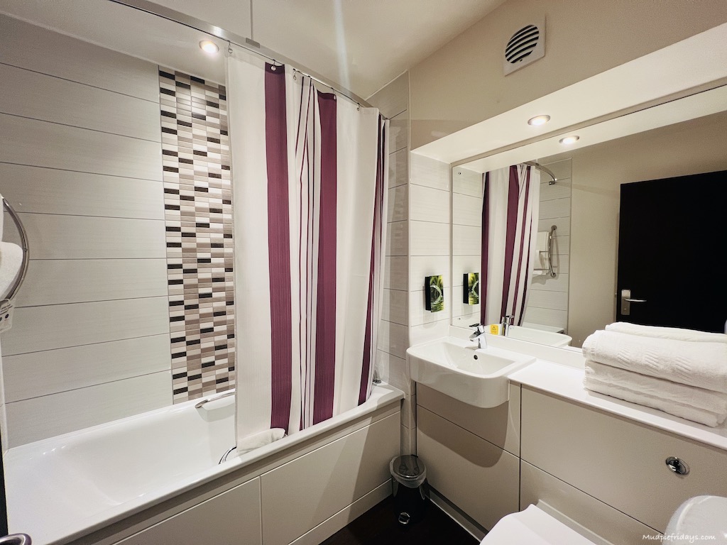 Premier Inn bathroom - premier inn near harry potter studios