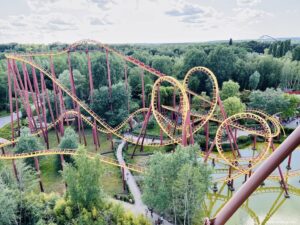 Goudurix - Another long roller coaster with lots of loops and drops. It looks impressive located over a lake with it reflected in the water. Definitely one for the adrenaline junkies.