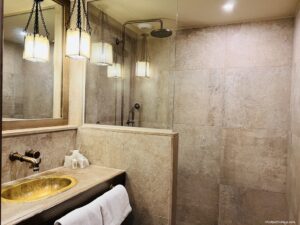 Bathroom at The restaurant at Hotel Les Quais de Lutece Parc Asterix