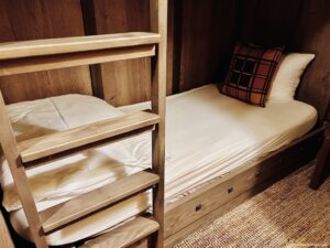 Kids sleeping area in the family room at Hotel Les Quais de Lutece Parc Asterix