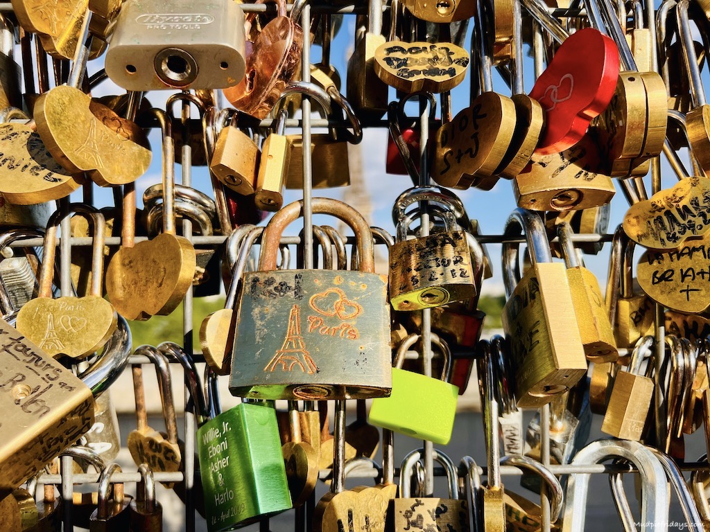 padlocks in pars including a large centre one with the Eiffel Tower
