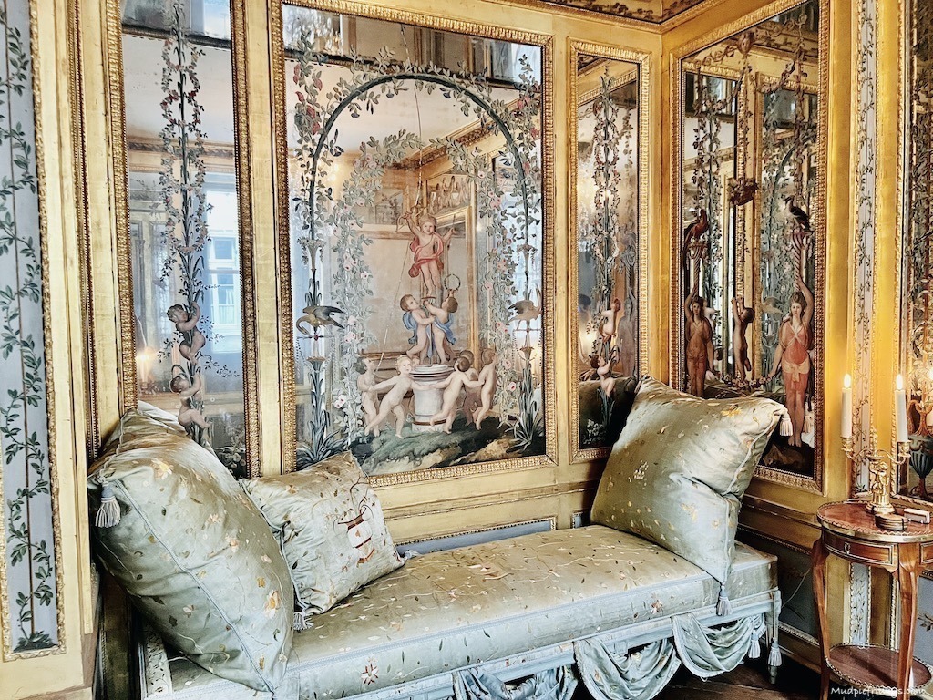 Little glass dressing room in the hotel de la Marine Paris