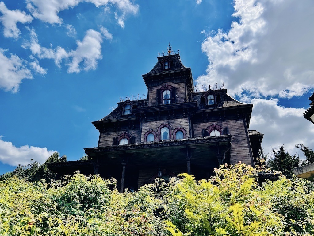 The outside of Phantom Manor Disneyland Paris the haunted mansion best rides at disneyland paris