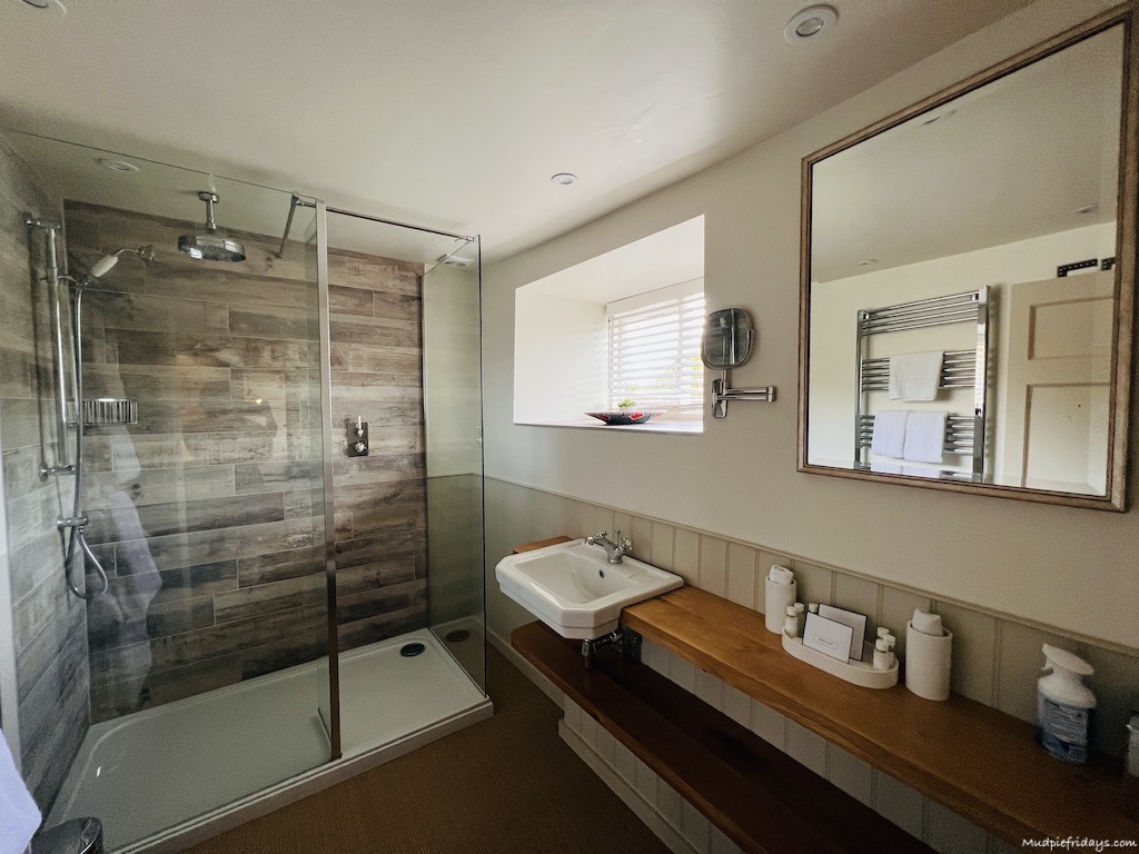 The ensuite to the master bedroom at Eastbury cottage including large shower