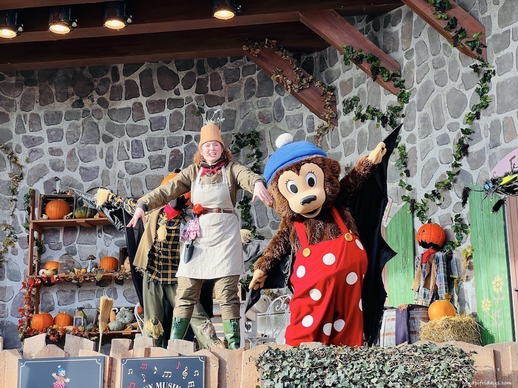 stage show for halloween at Tivoli gardens which characters dressed up as bats