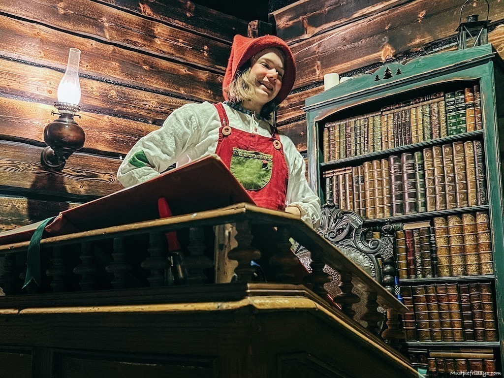 Elf school and the elf professor at Santapark