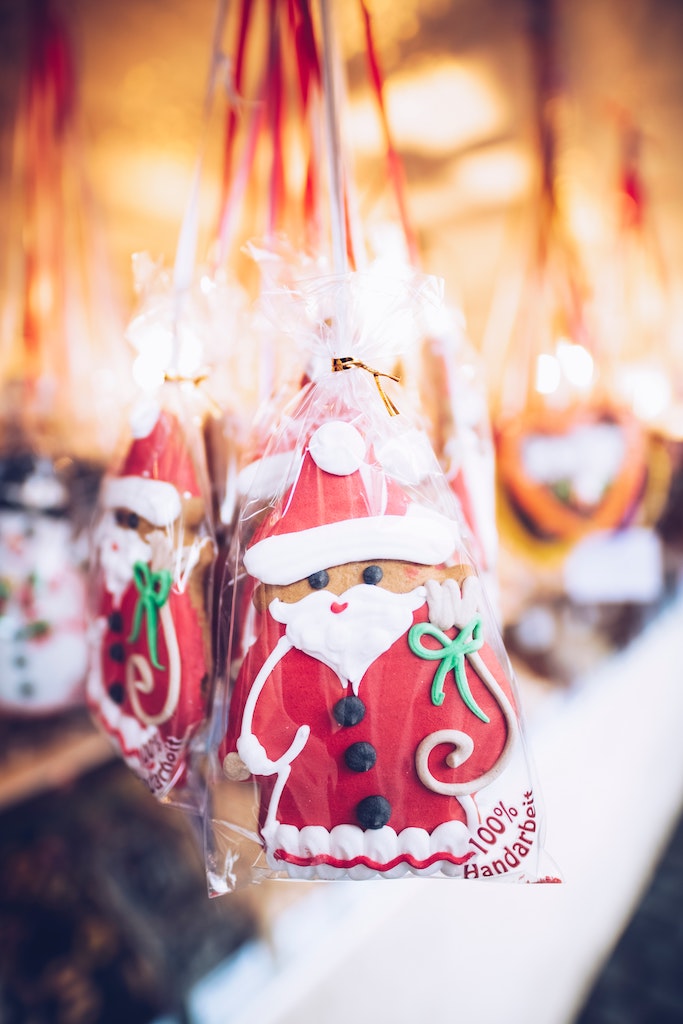 Santa gingerbread hanging in a Christmas market