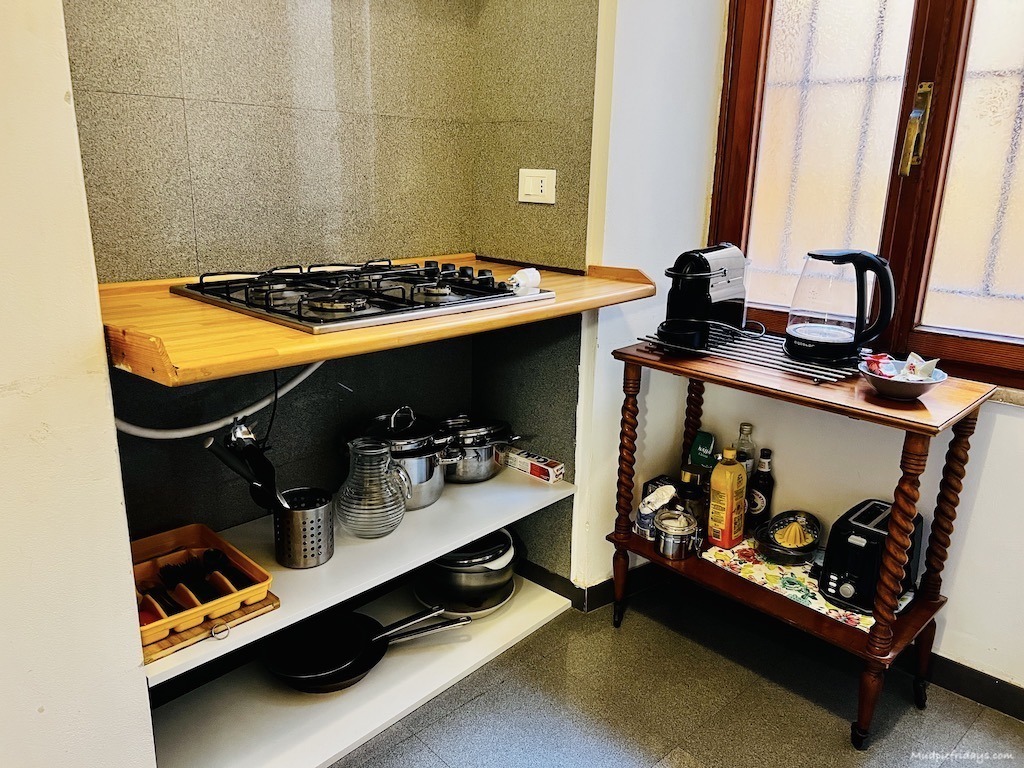 The kitchen in the Trevi apartment in Rome near to the trevi fountain
