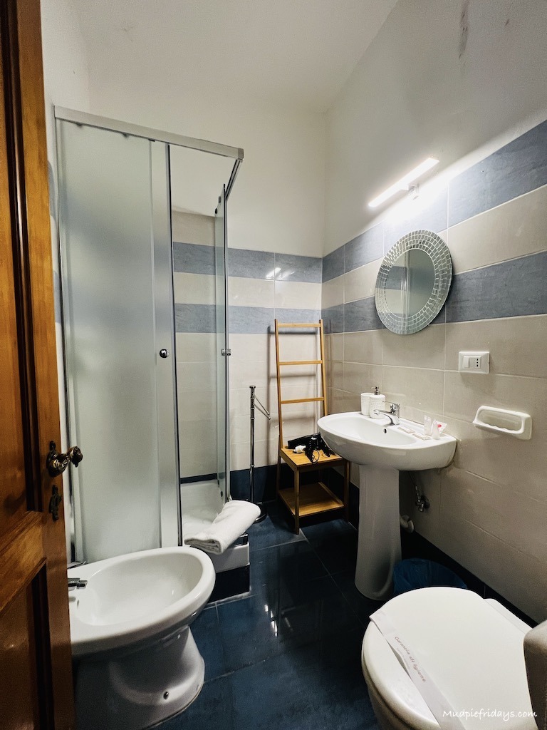 The larger of the two bathrooms which is the ensuite for the double bedroom at the back