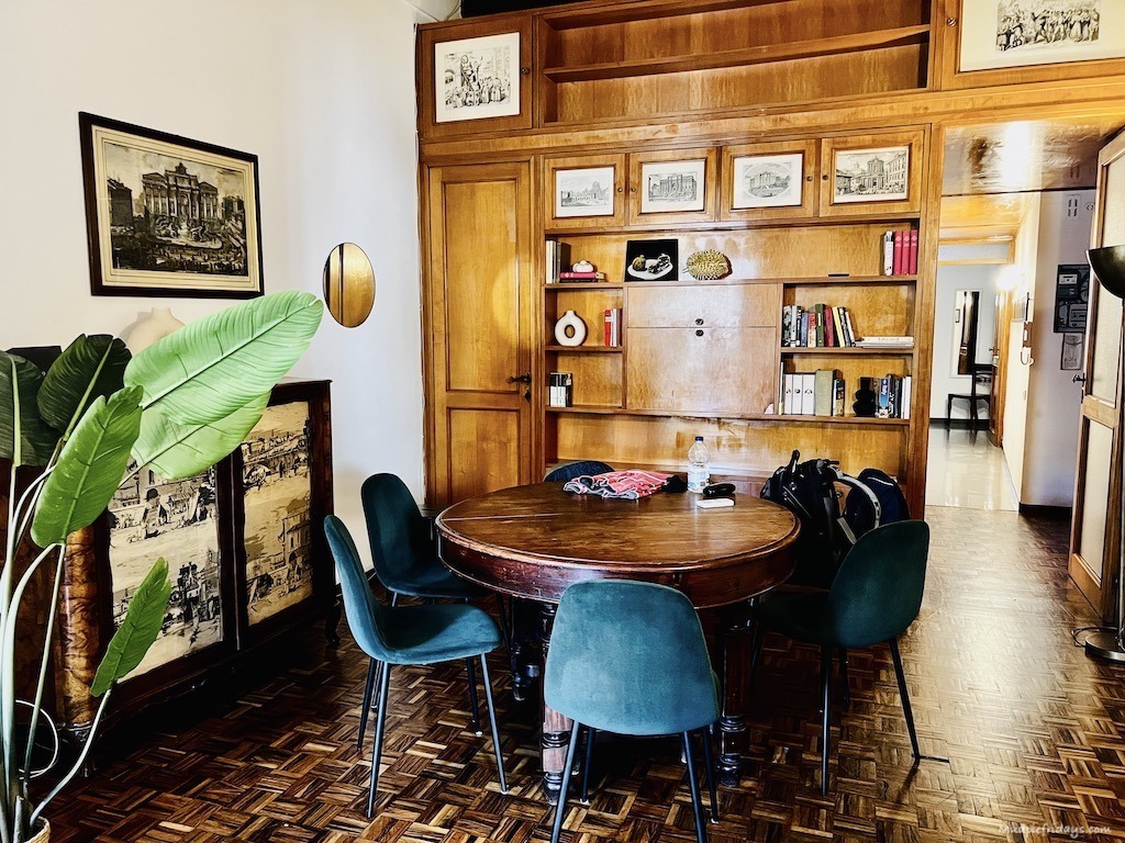 The dining area which is in the Trevi fountain apartment