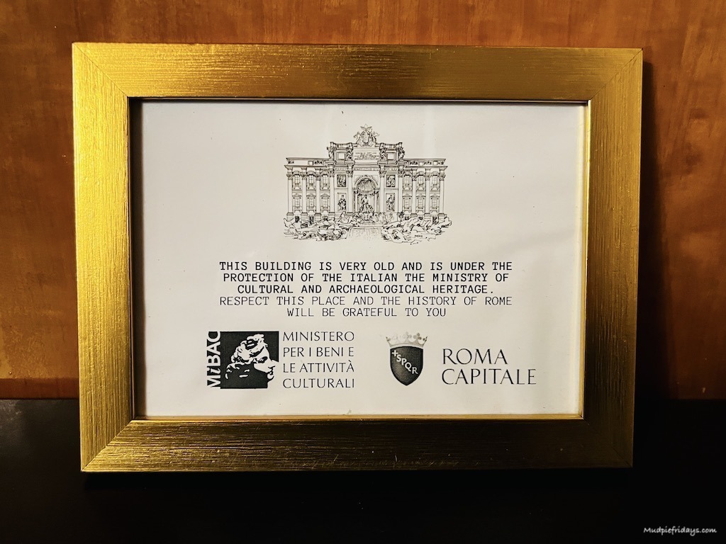 Notice confirming the apartment is very old and under the historical cultural societyl