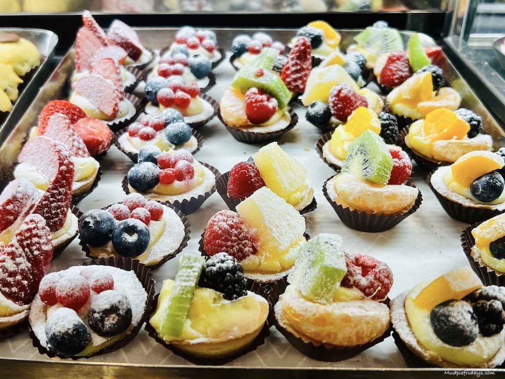Little fruit tarts for sale in Rome