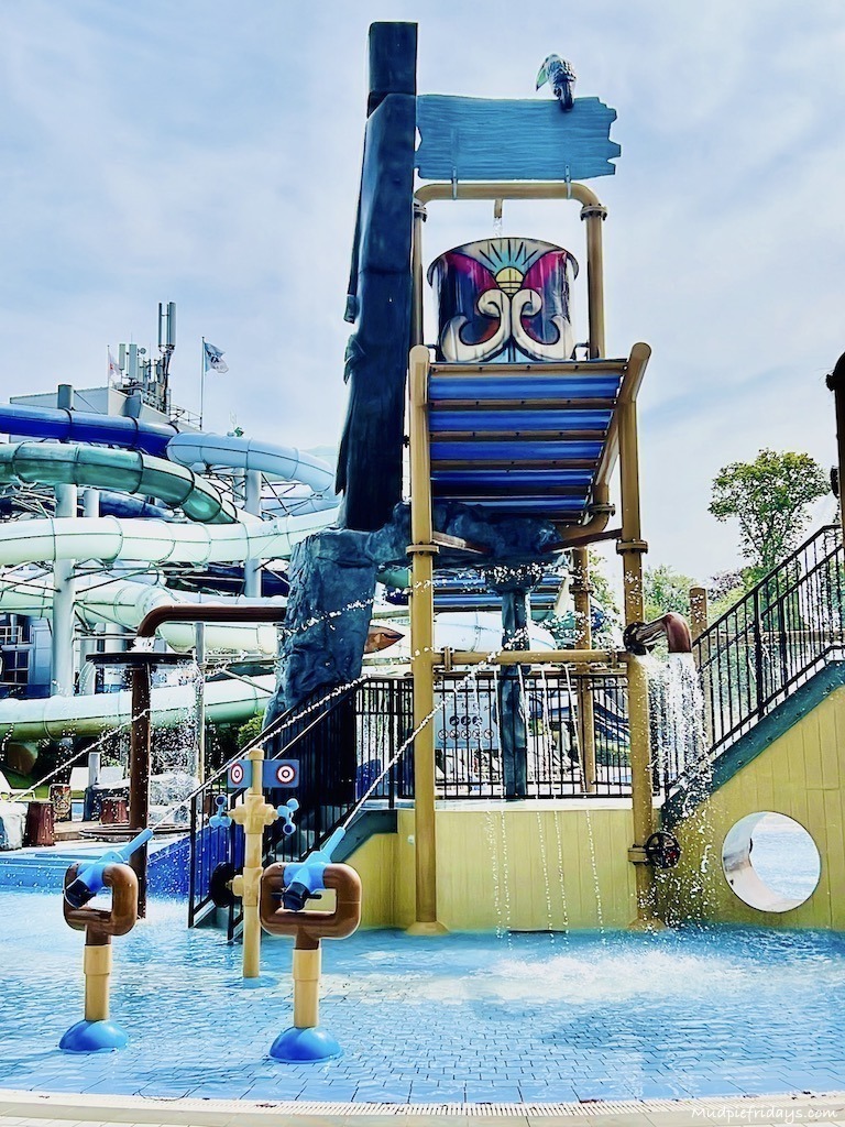 The outside splashdown area in the Duinrell water park