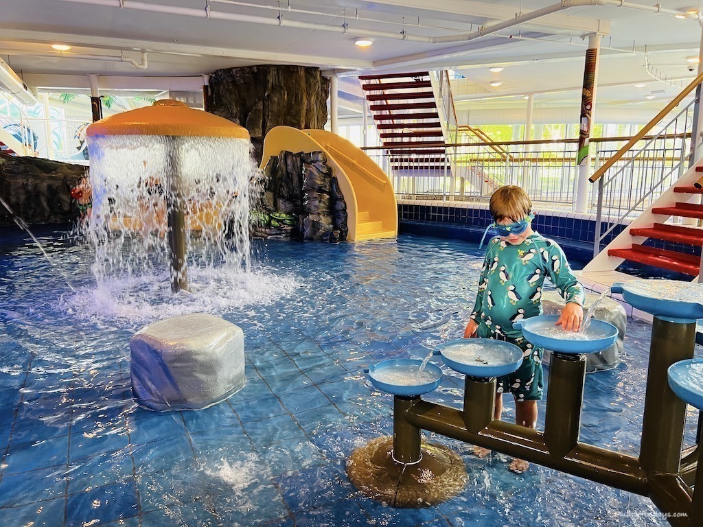 the heated pool area for babies and toddlers Duinrell waterpark