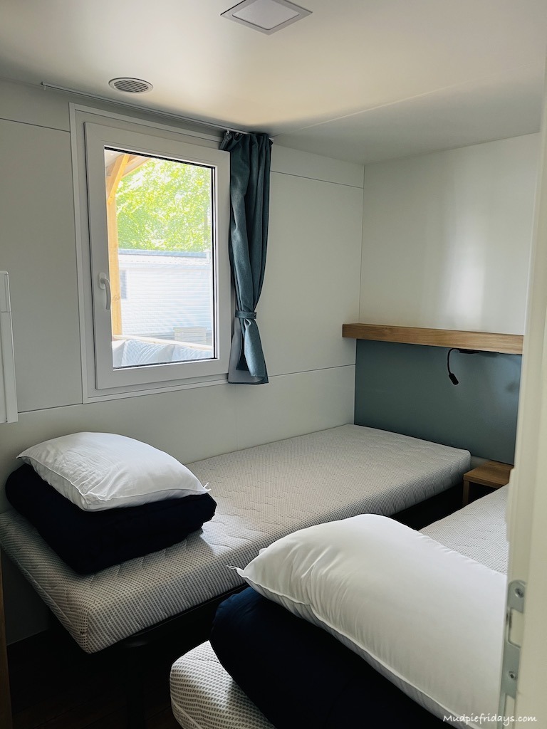 Eurocamp Duinrell Azure Lounge - 3 bedroom one of the twin rooms