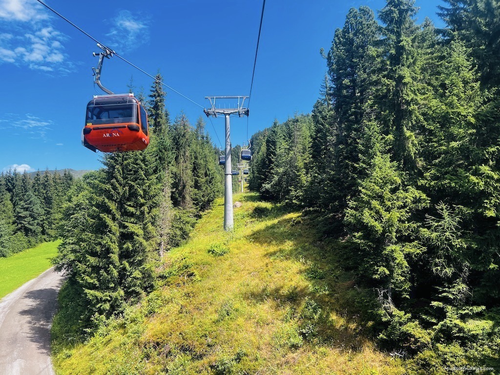 the rosenalmbahn zell am ziller cable car going up the side of the mountain