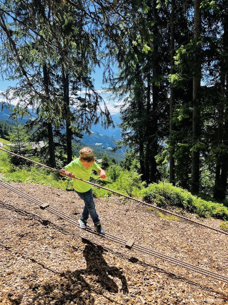 Harry uses the balancing ropes while at Fichtenschloss