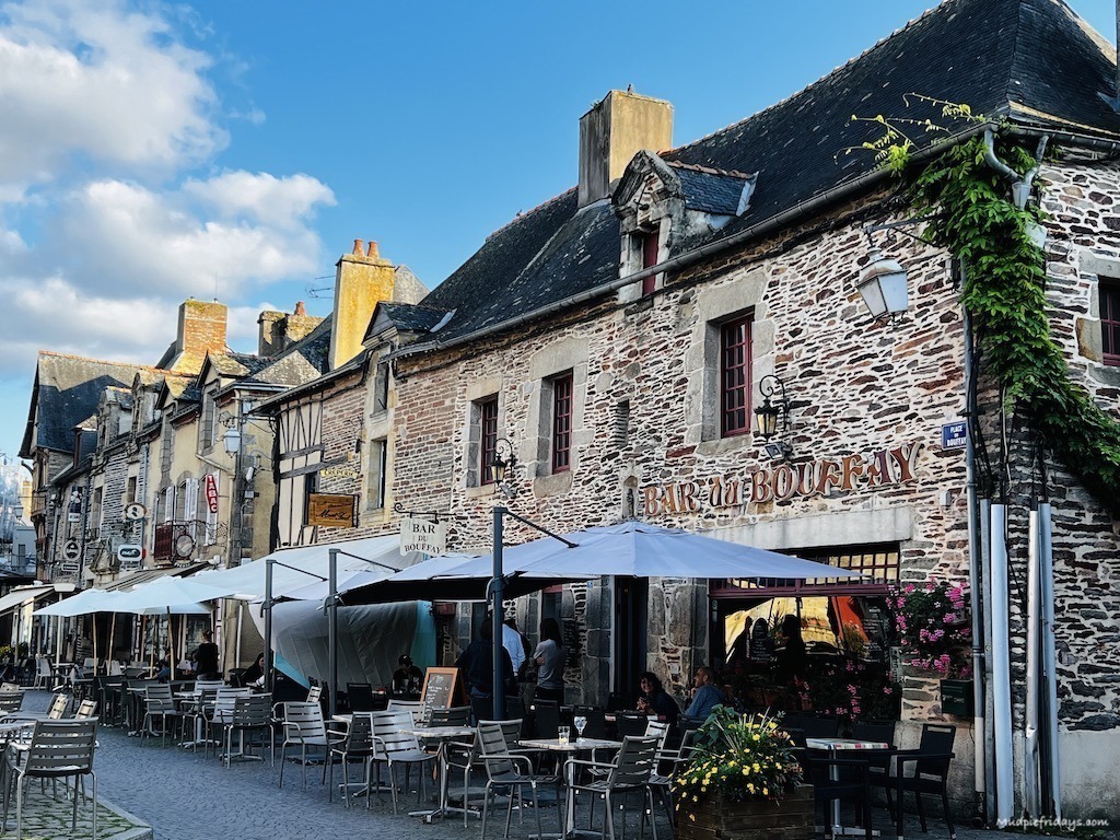 Cafes and bars in Manisfort