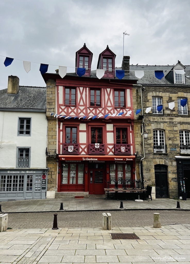 heritage trail allows you to discover the medieval town of Josselin through its narrow streets