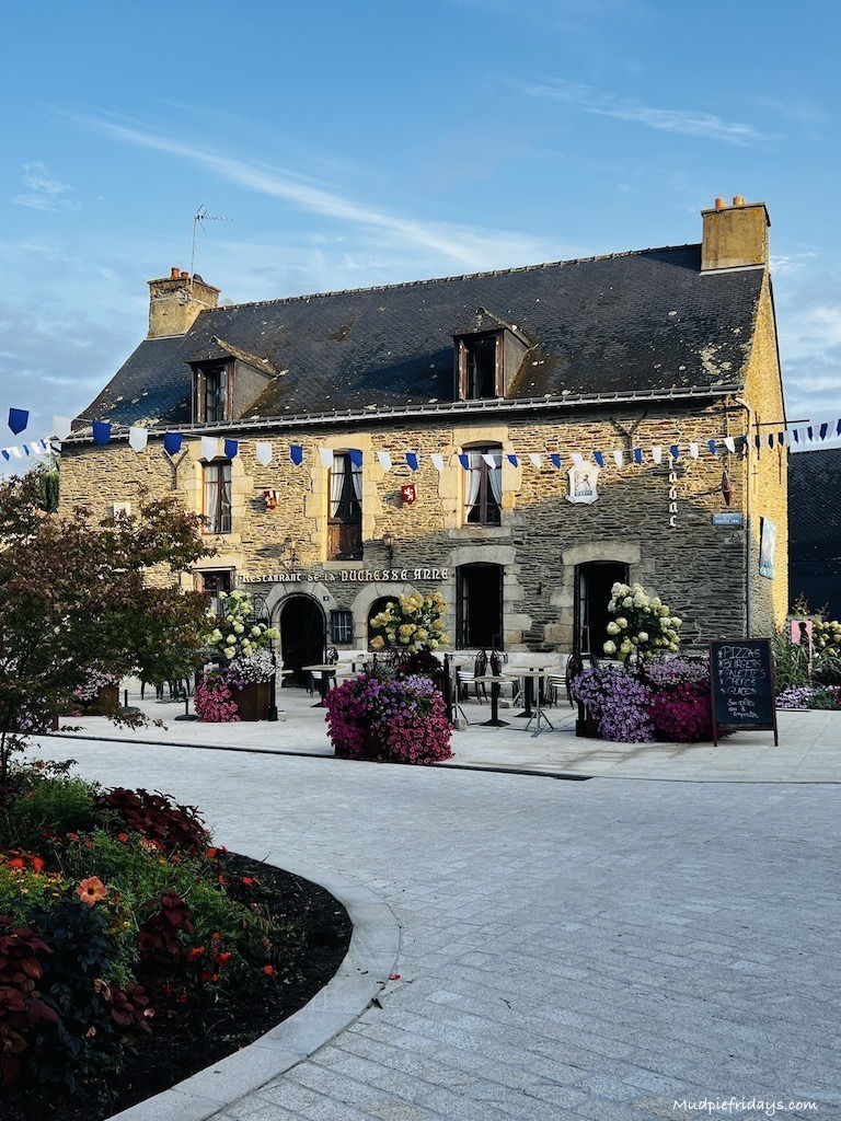 heritage trail allows you to discover the medieval town of Josselin through its narrow streets