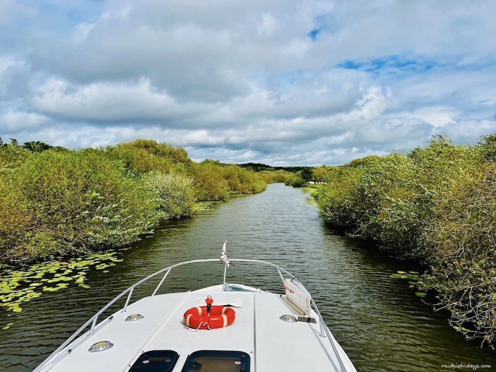 Sailing our Le Boat France up to La Gacilly