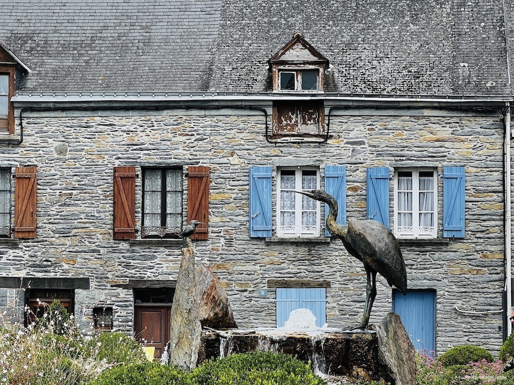 Brenton stone cottages with a fountain in the front