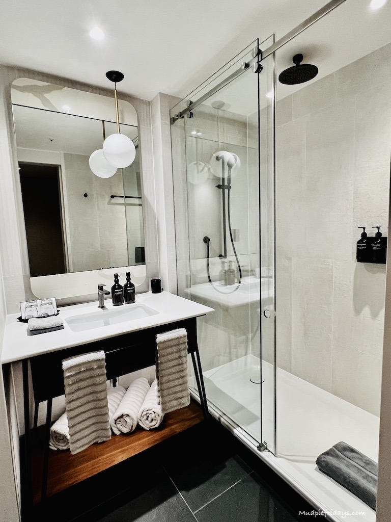 The ensuite bathroom at the Bankside Hotel Autograph Collection Review