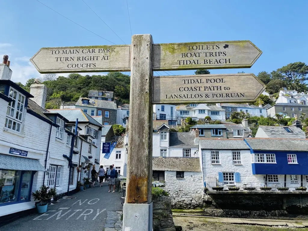 Sign post showing the way to points of interest including the tidal pool