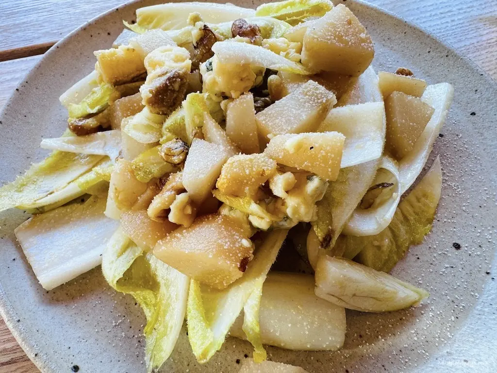 cheese and pear salad with chicory
