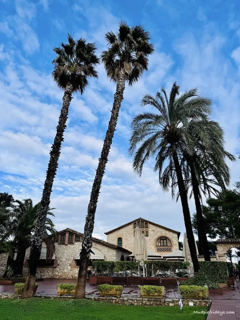 Vilanova Park Review - the old Catalan farm house style restaurant that is on the campsite