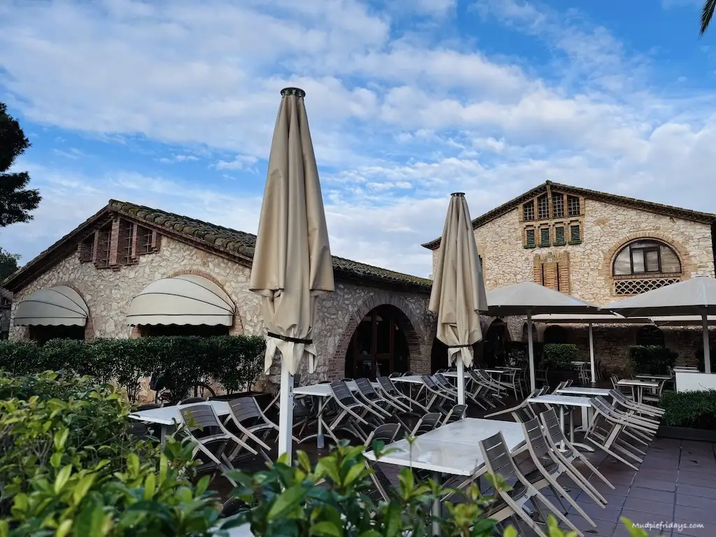 Vilanova Park Review - the old Catalan farm house style restaurant that is on the campsite