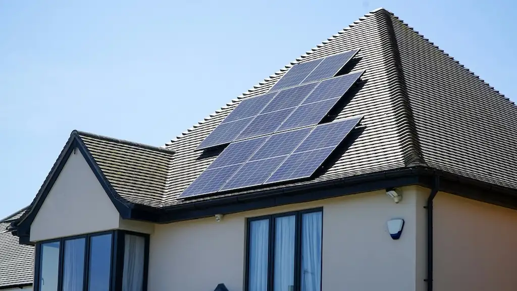 Is It Time to Go Solar? Weighing Up the Pros and Cons of Solar Panels for Your Home